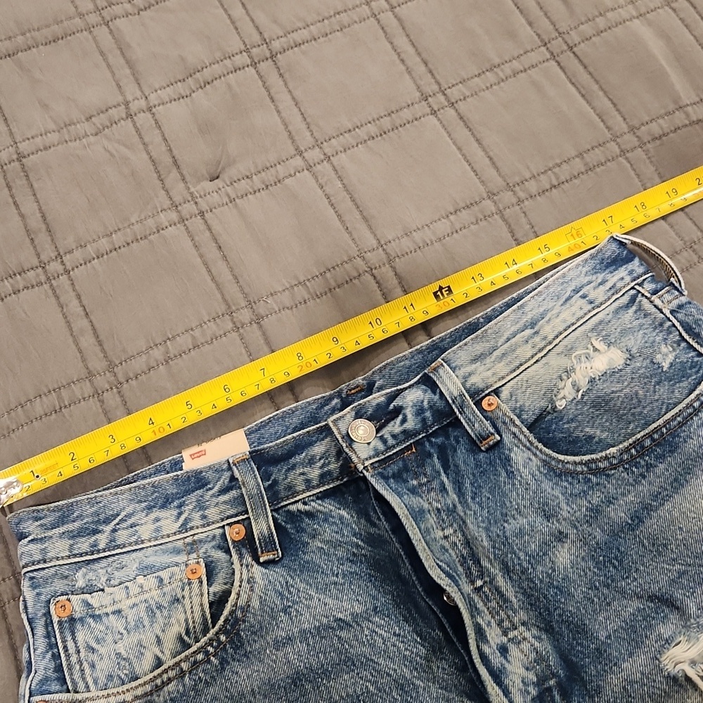 Levi's Light Blue Distressed Jean Shorts Size 32, New With Tags! - Picture 10 of 12